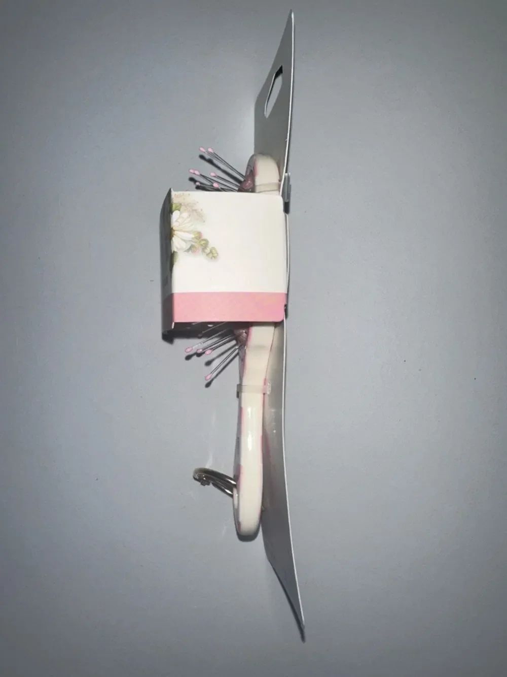 Wet brush x Mackenzie-Childs Keychain Detangler Brush White Pink Rosy Check - Picture 12 of 16